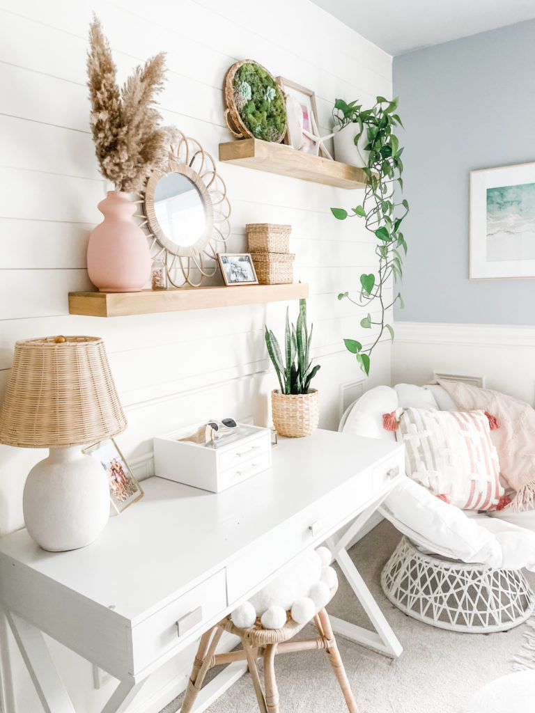 How To Decorate A Coastal Themed – Beachy Bedroom