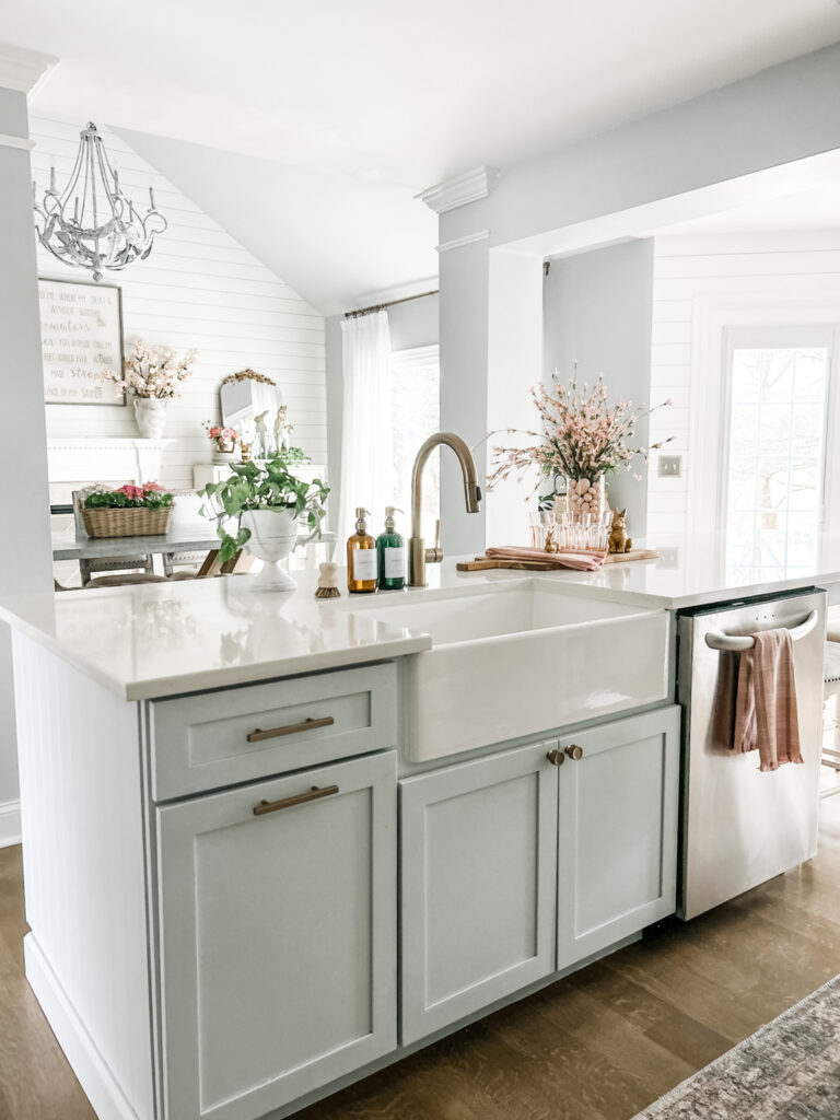 3 Easy Ways To Decorate Your Kitchen Island For Spring