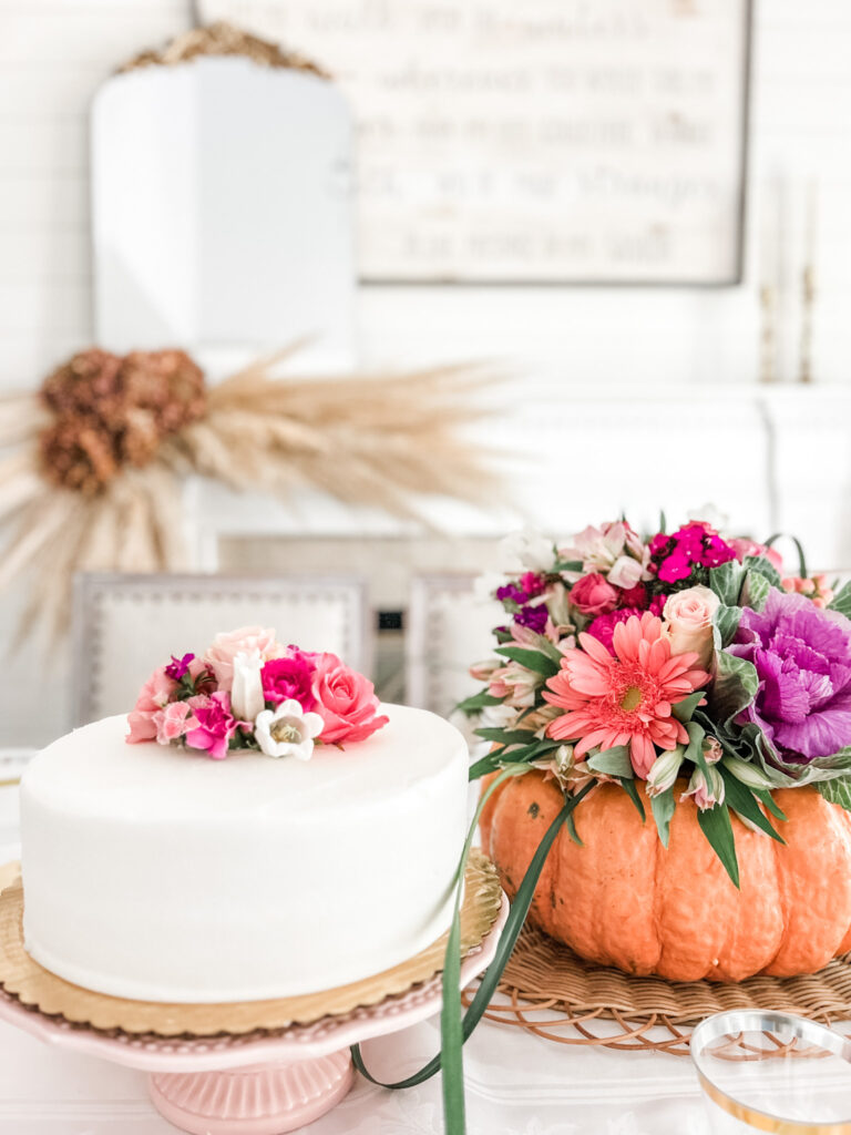 Fall pumpkin centerpiece and cake